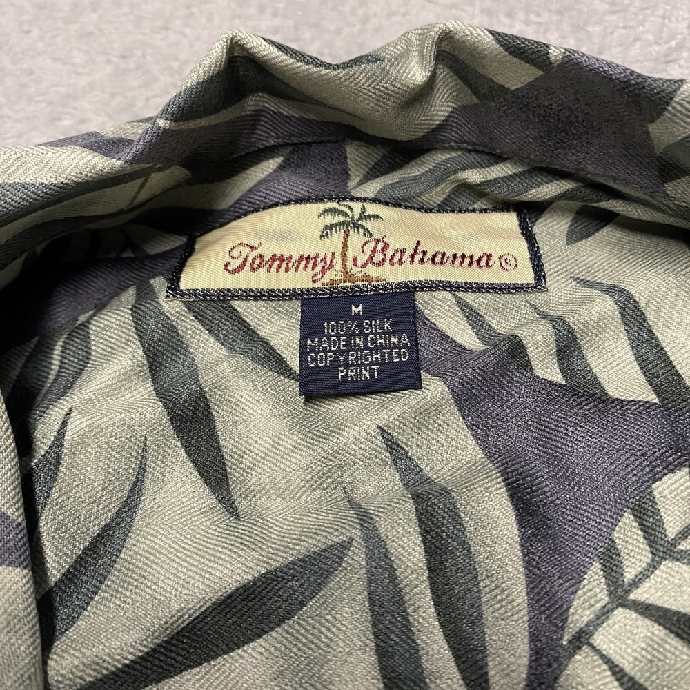 Tommy Bahama Silk Shirt Mens Medium Hawaiian Camp Shirt Loop Collar - Picture 3 of 6